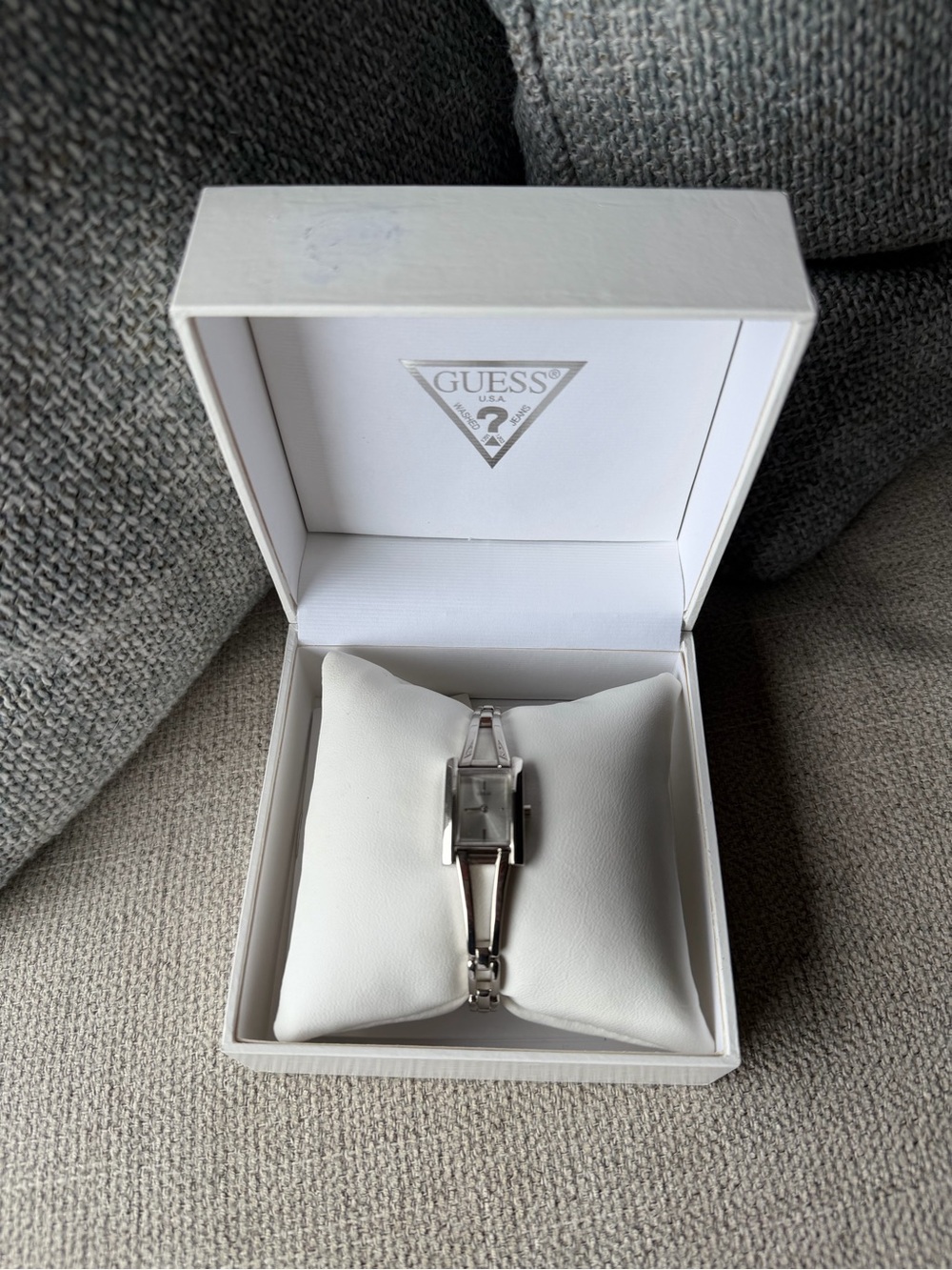 Guess Women's Silver-Toned Bracelet Band Watch 2000’s Brand New!